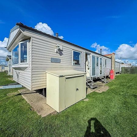 Lovely 6 Berth Caravan At Naze Marine Holiday Park In Essex Ref 17003C Walton-on-the-Naze Luaran gambar