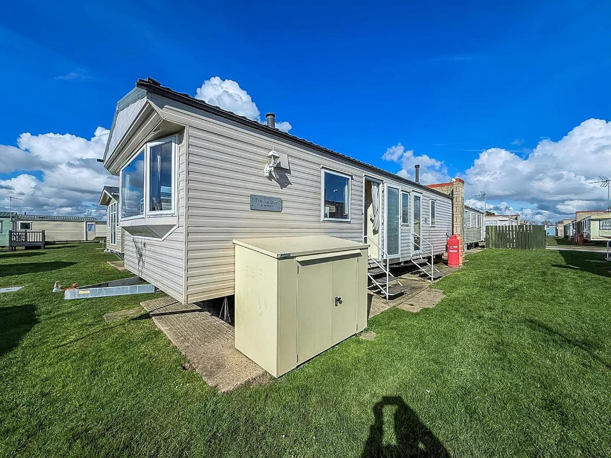 Lovely 6 Berth Caravan At Naze Marine Holiday Park In Essex Ref 17003C Walton-on-the-Naze Luaran gambar